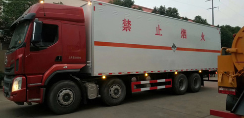新規(guī)小三軸空氣懸掛危險(xiǎn)品氣瓶廂式運(yùn)輸車 4S店級(jí)的安全與高效之選